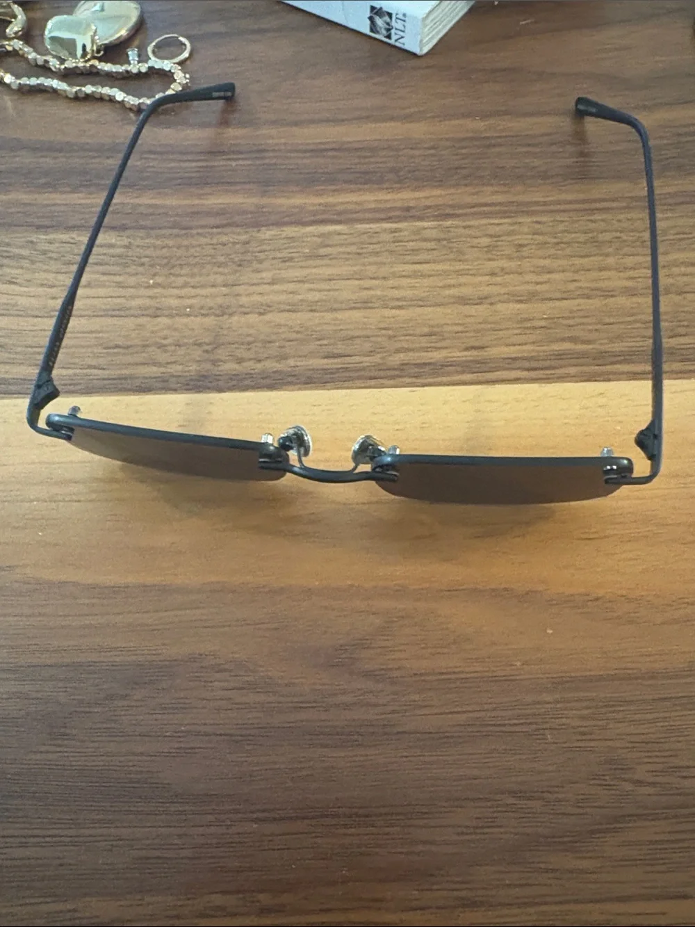 Elisa Johnson Kendal sunglasses